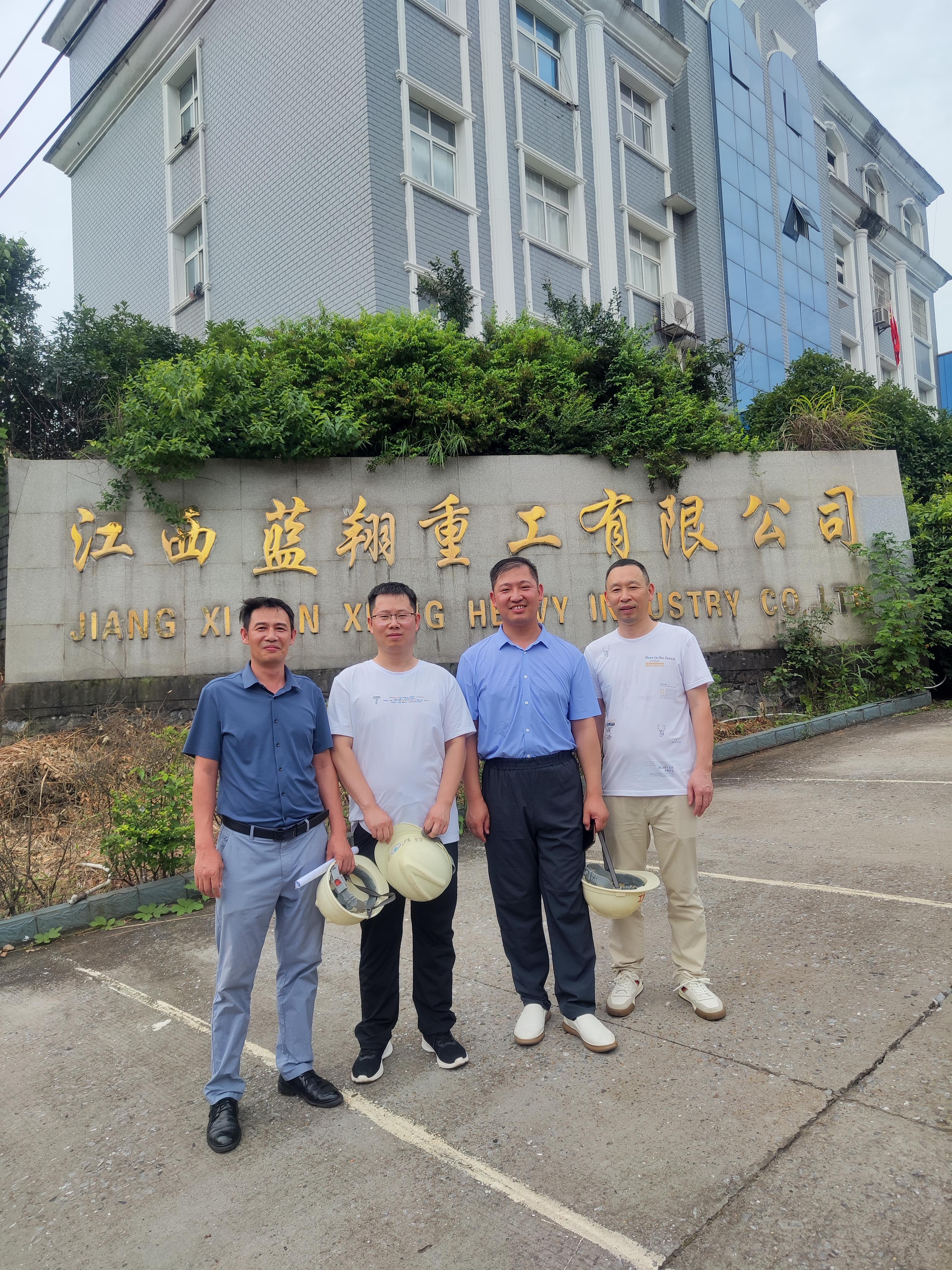 任家莊煤礦領(lǐng)導(dǎo)來(lái)廠驗(yàn)收設(shè)備